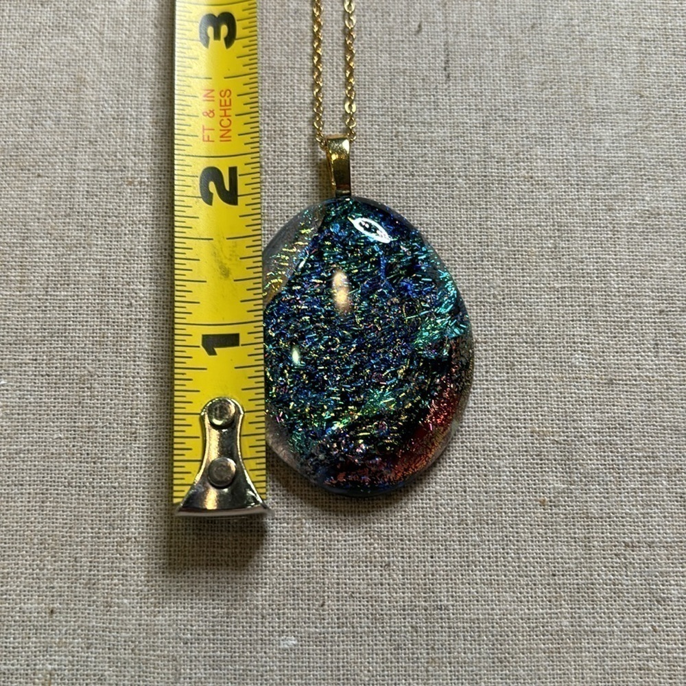 Dichroic fused glass pendant with chain - Picture 7 of 9